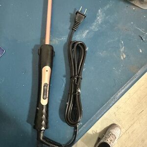 Black and Pink Curling Wand